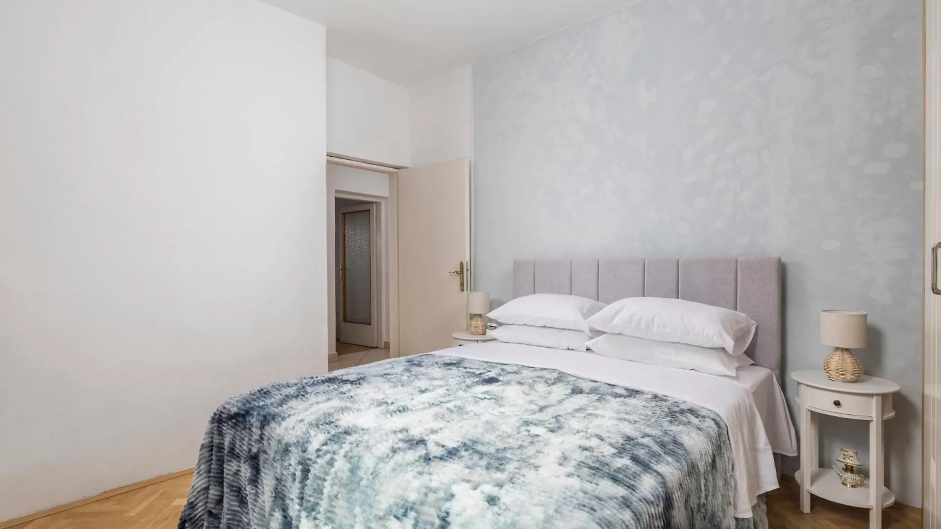 Apartment Helix Rijeka 0*,